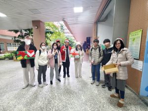 聖誕節活動-校長外師主任報佳音