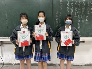112-1 國中共讀筆記及插畫競賽頒獎代表照片