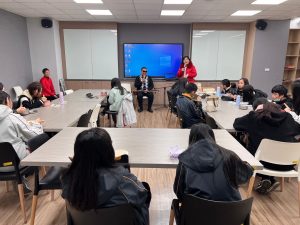 20241217圖書館小志工期末音樂聆賞暨餐會代表照片