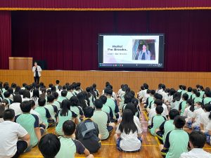 1131-1130904國中部朝會(教務處_雙語外師)代表照片