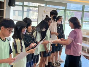 112-2 國七國八書香列車、插畫競賽頒獎代表照片