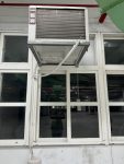 教室有一扇窗戶是沒有把手，請協助加裝把手