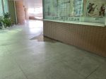請評估/協助在校史室前加沙包防水